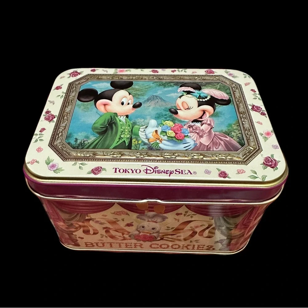 Disney Universal Studios Tokyo Japan Mickey and Minnie Cookie Tin
